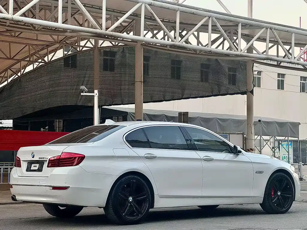 BMW 5 Series — миниатюра 9