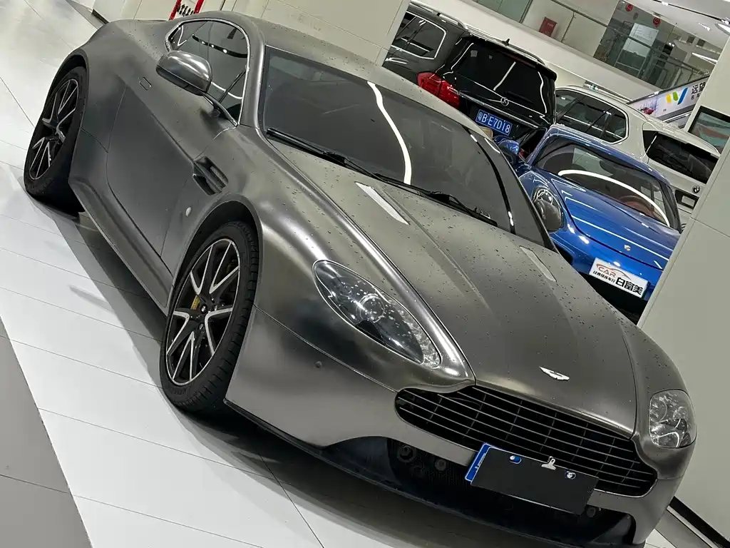 Aston Martin V8 Vantage — миниатюра 7