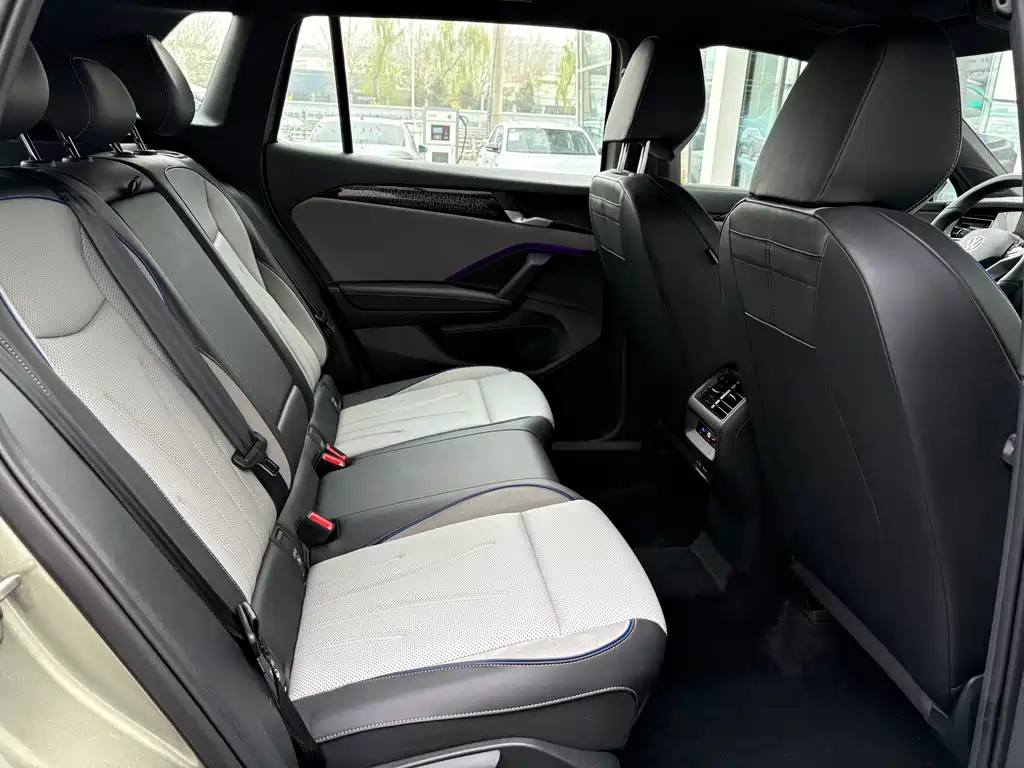 Volkswagen Tayron 2025 L 380TSI Luxury Easy