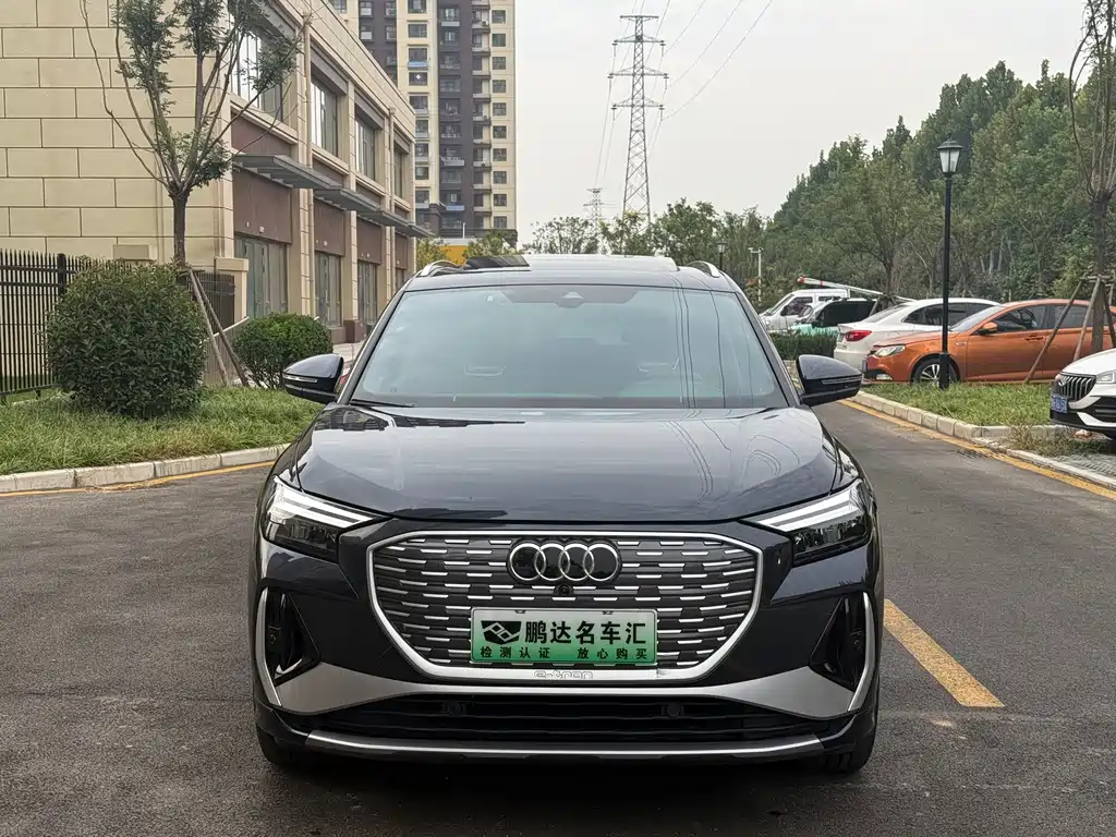 Audi Q4 e-tron — миниатюра 2