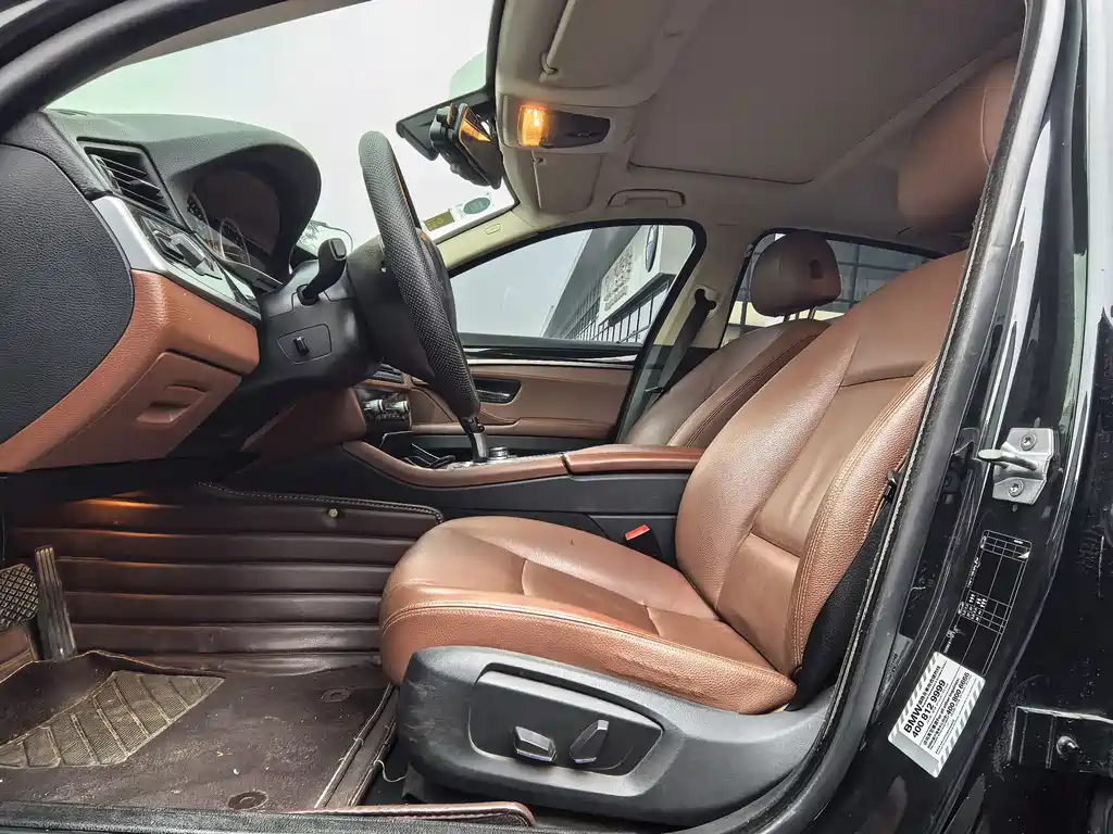 BMW 5 Series — миниатюра 13
