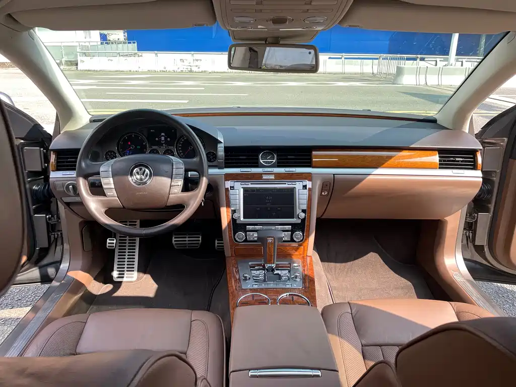 Volkswagen Phaeton — миниатюра 9