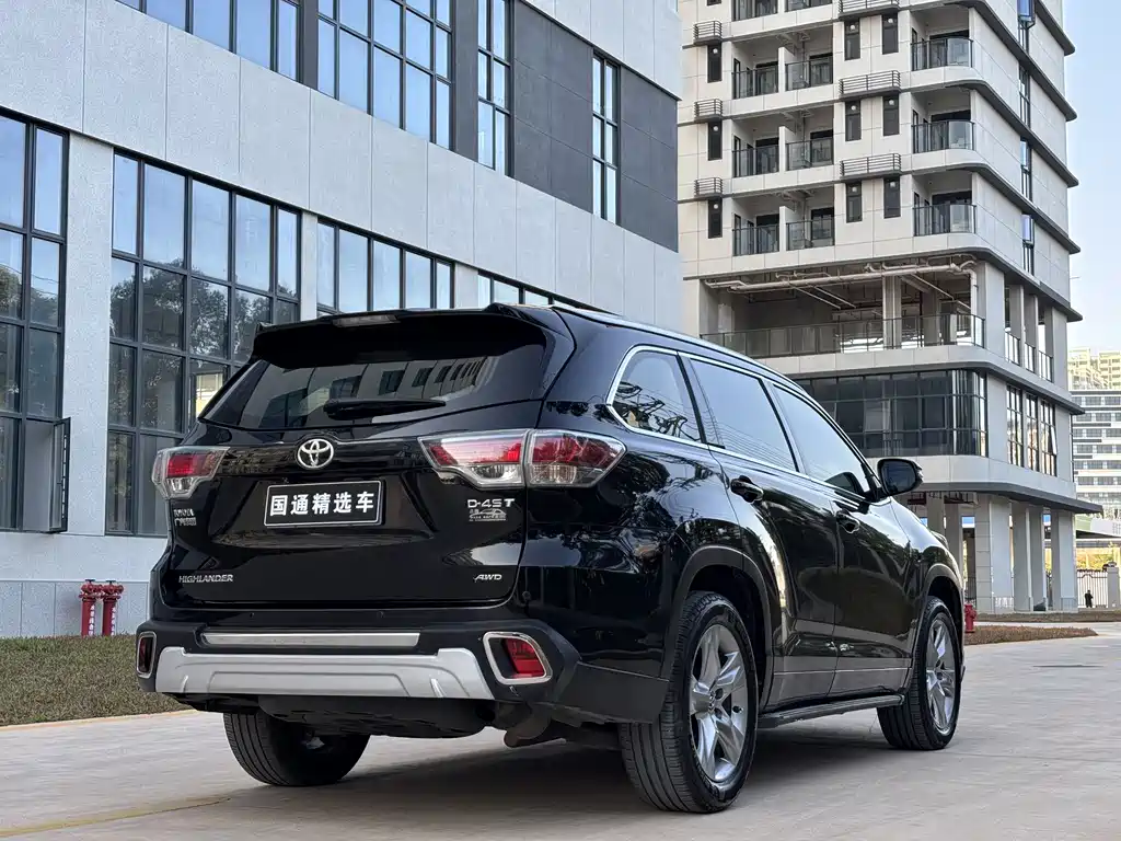 TOYOTA HIGHLANDER