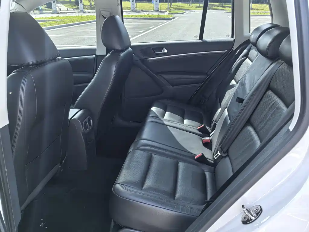 Volkswagen Tiguan 2015 1.8TSI AT Luxury