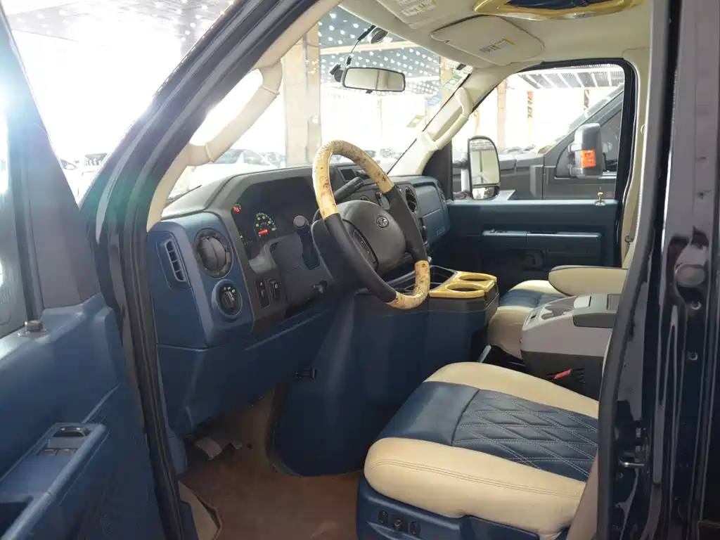 Ford E350 2017 5.4L AT