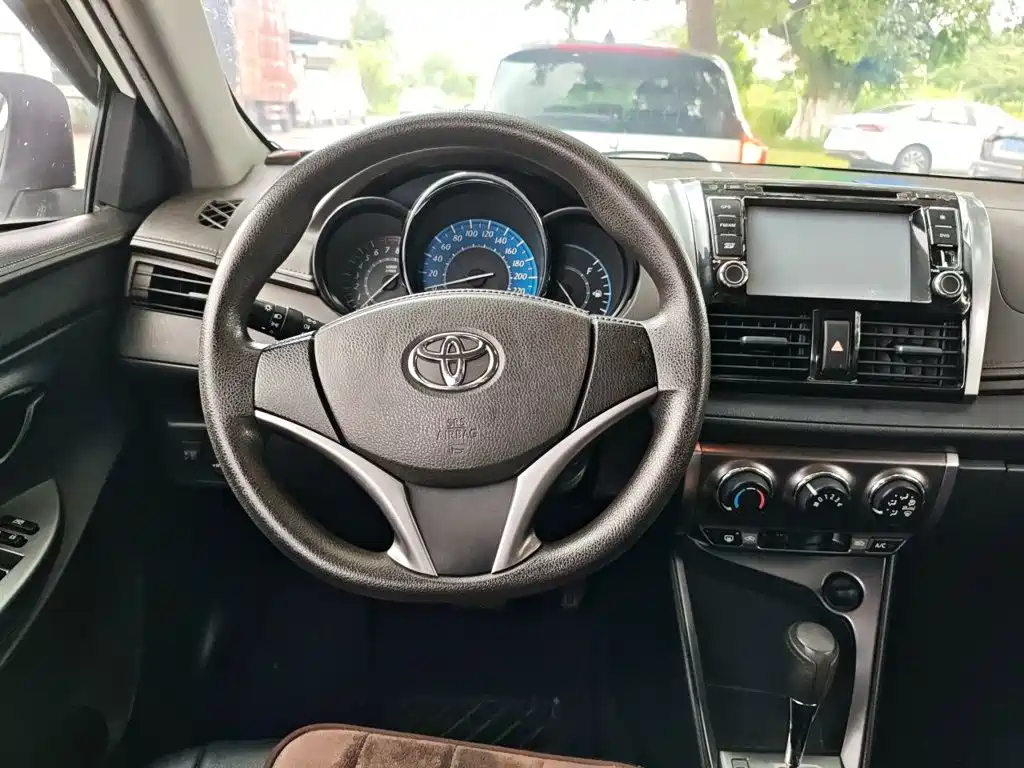 Toyota Yaris L — миниатюра 6
