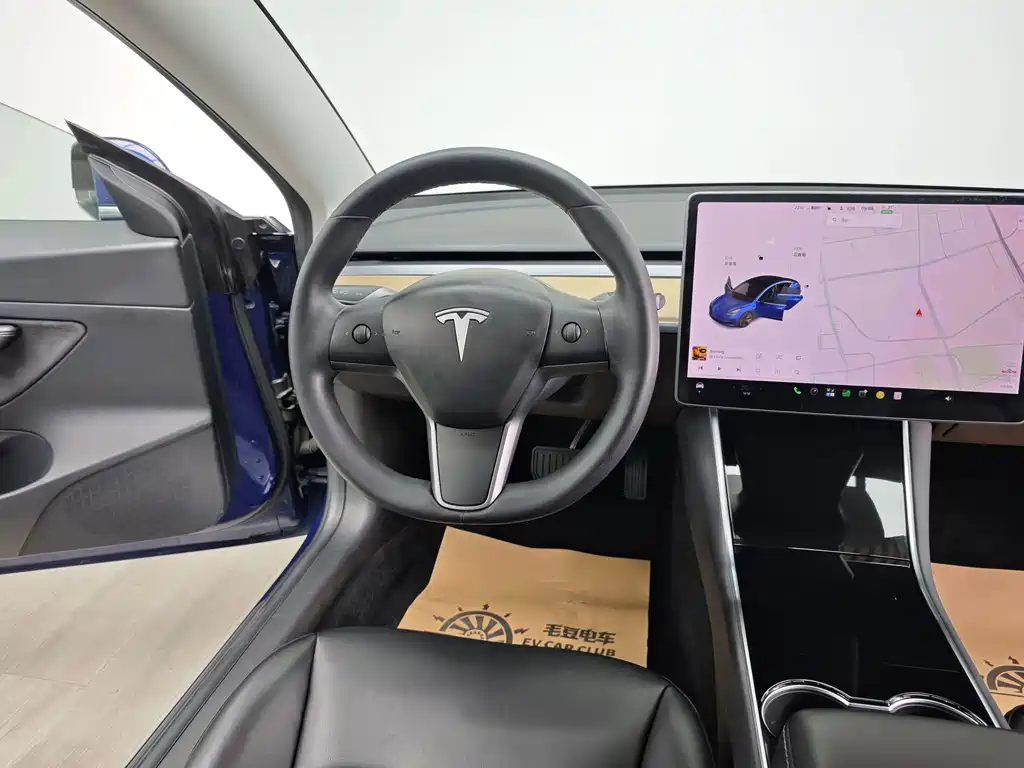 Tesla Model 3 — миниатюра 16