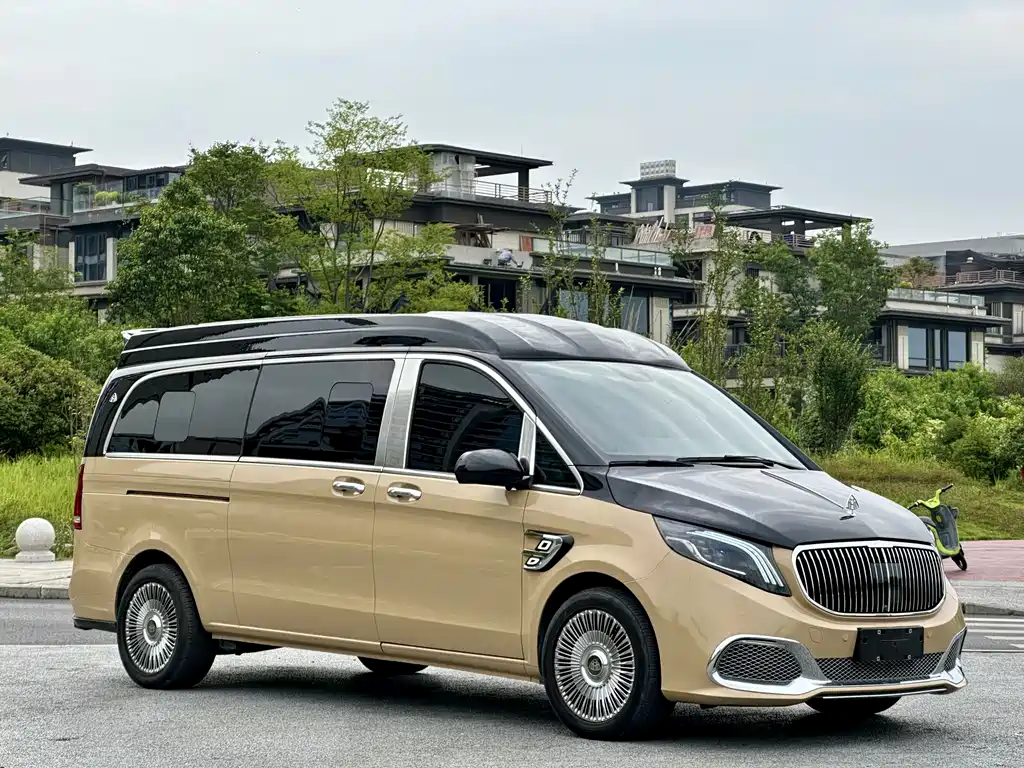 Mercedes-Benz Vito 2023 2.0T 7 мест