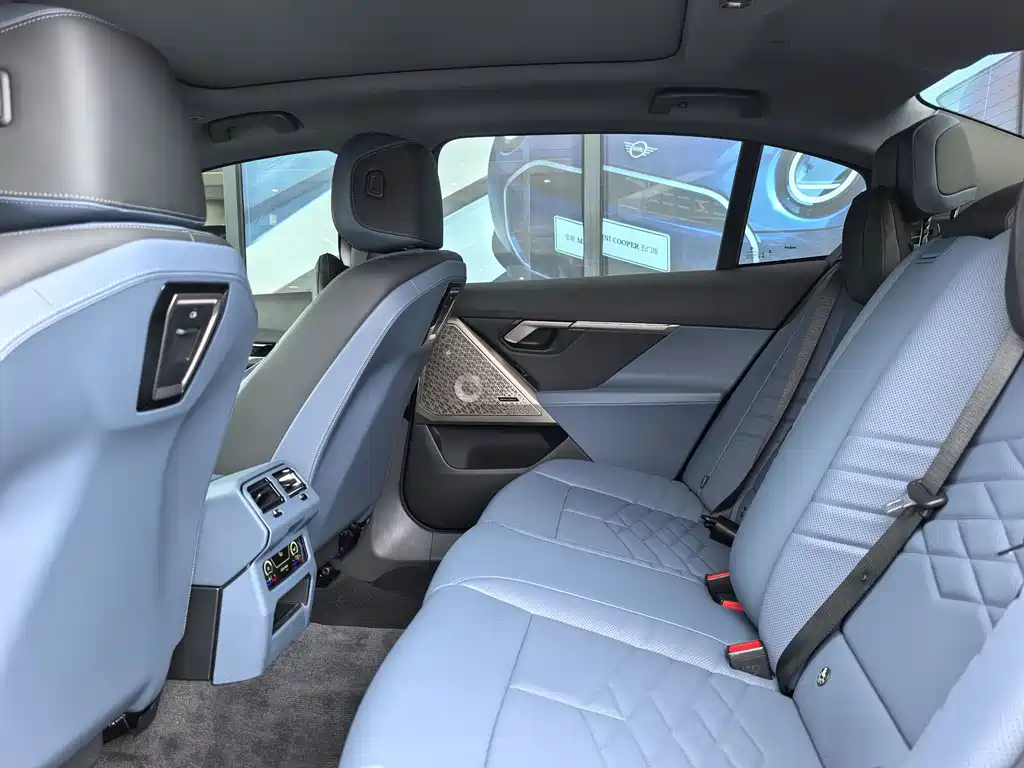 BMW i5 — миниатюра 10
