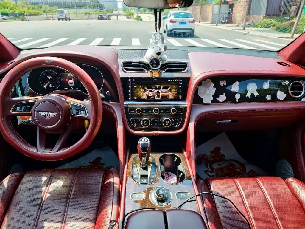 Bentley Bentayga — миниатюра 5