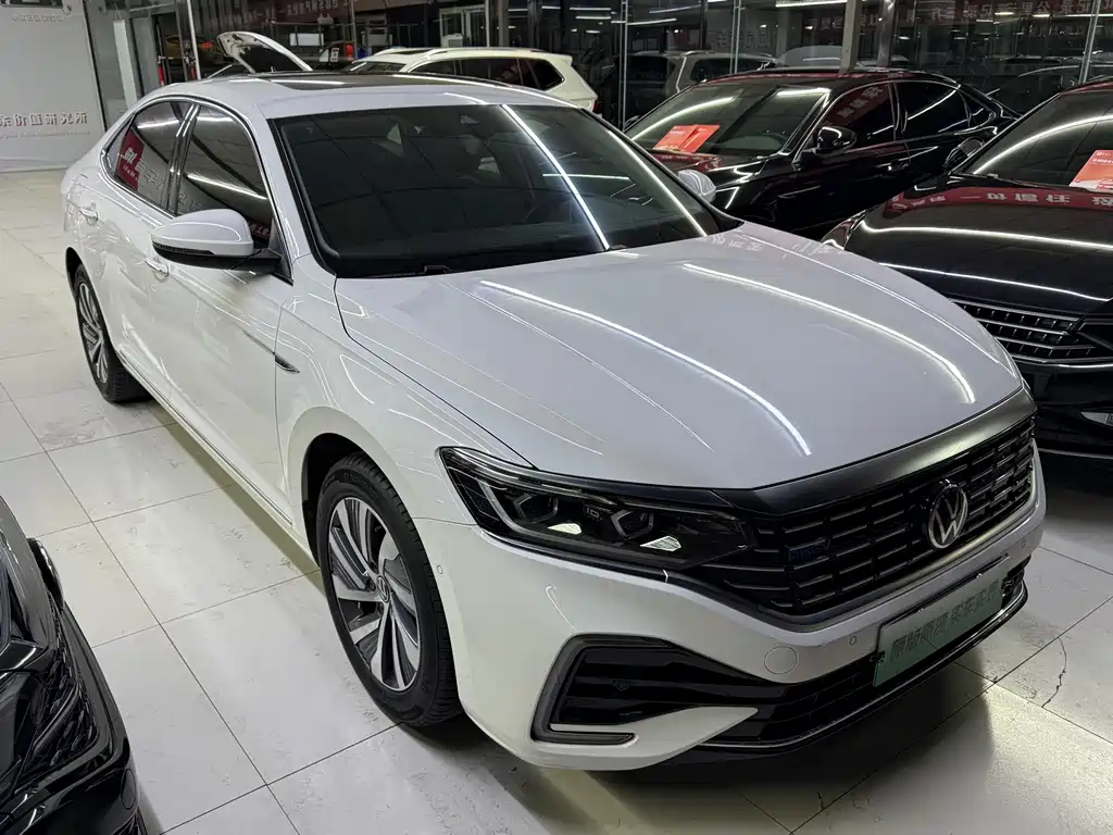 Volkswagen Passat PHEV — миниатюра 3