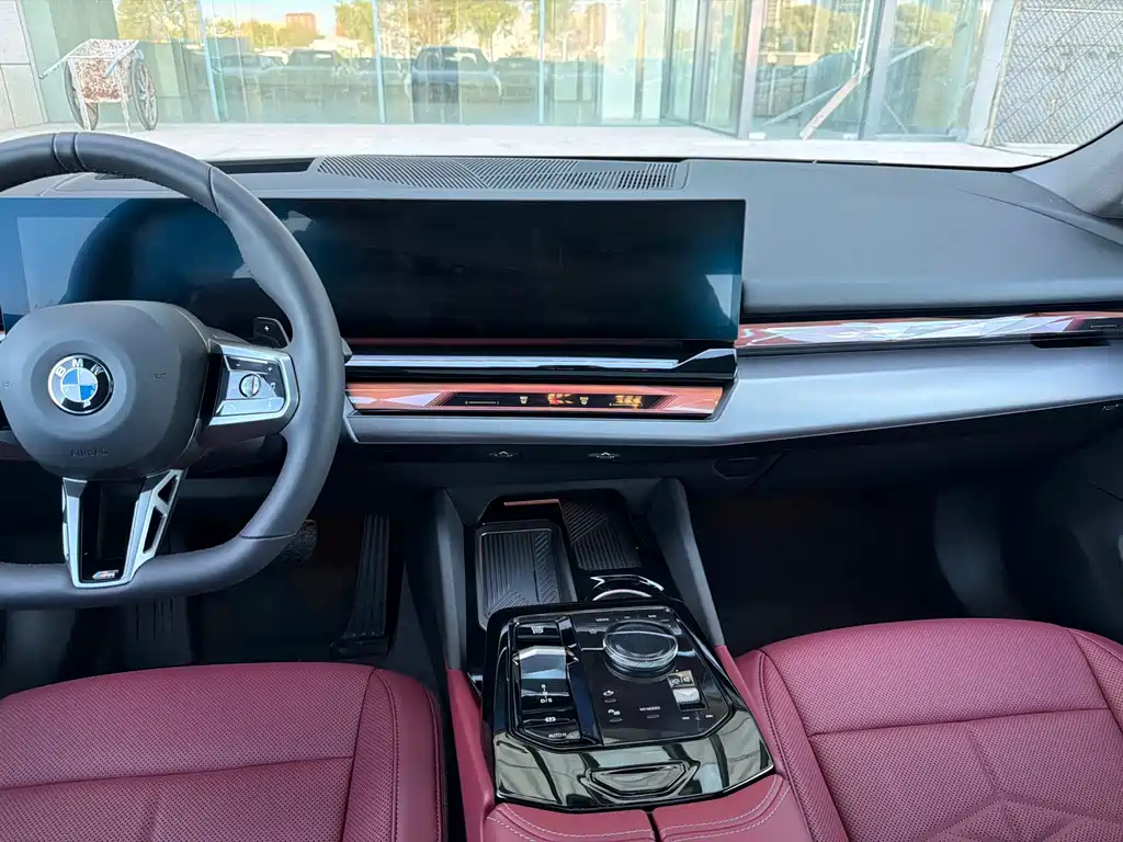 BMW 5 Series — миниатюра 10