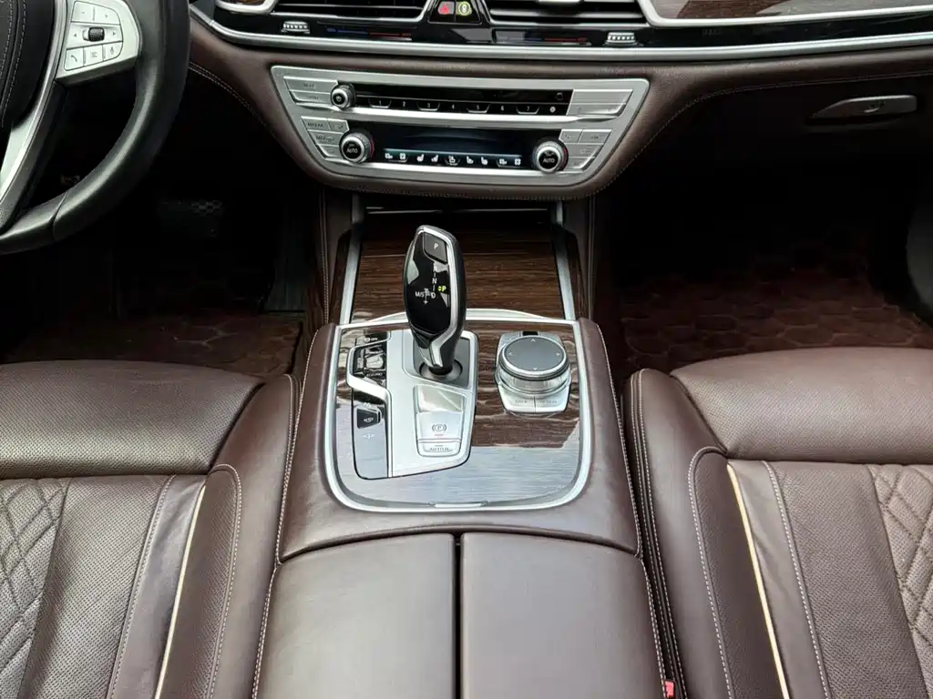 BMW 7 SERIES