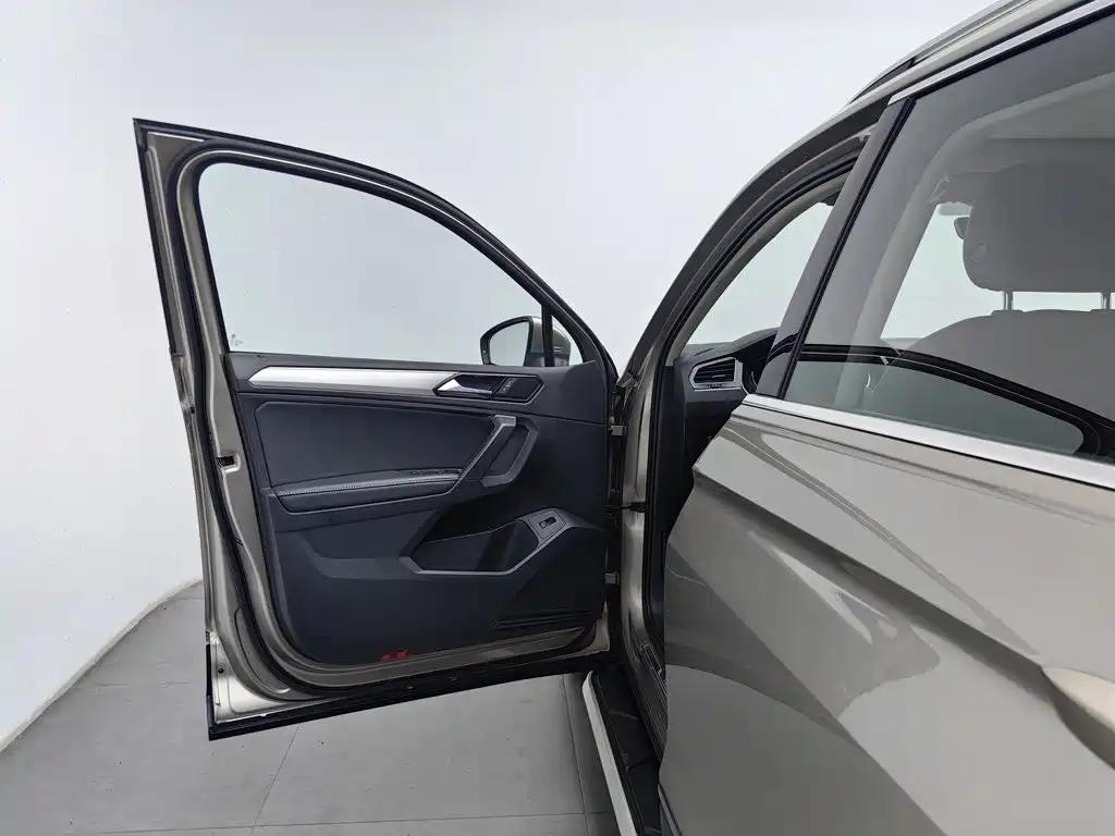 Volkswagen Tiguan L — миниатюра 8
