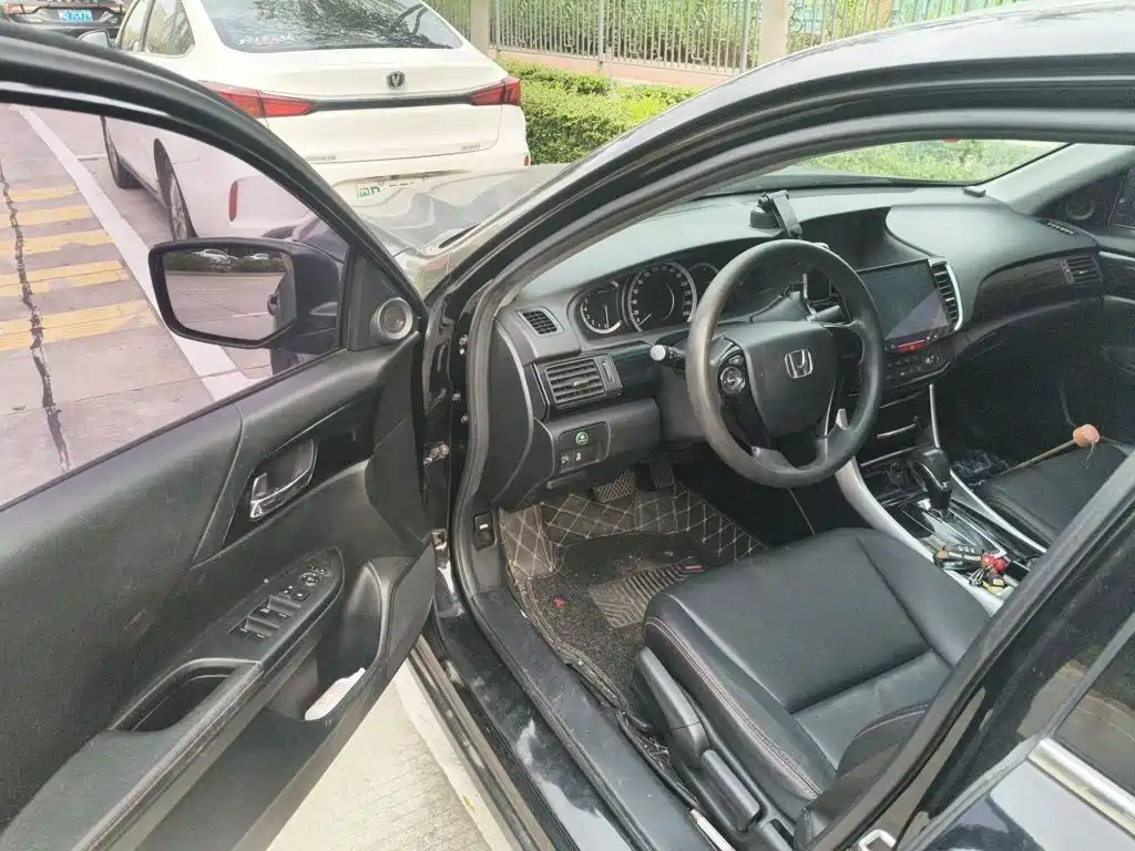 Honda Accord — миниатюра 12