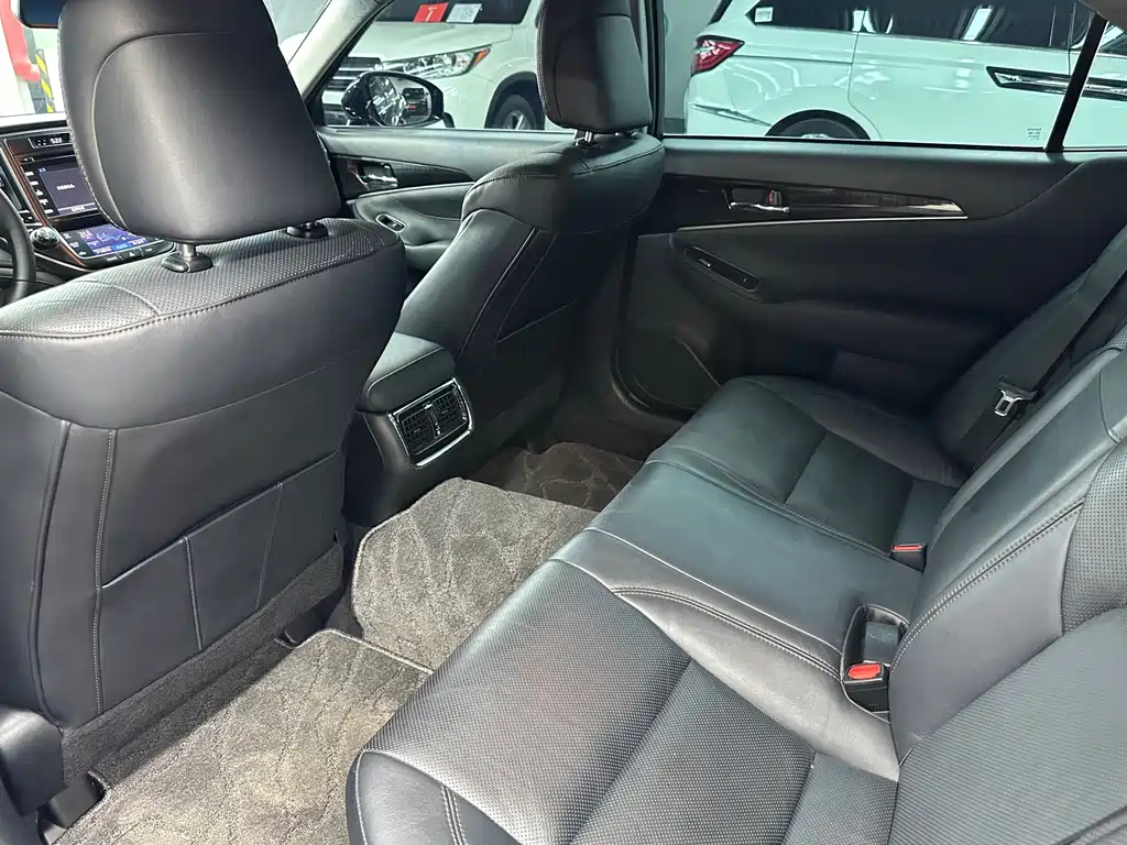 Toyota Crown — миниатюра 14
