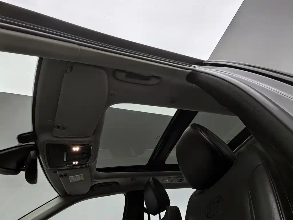 Jeep Grand Commander — миниатюра 14