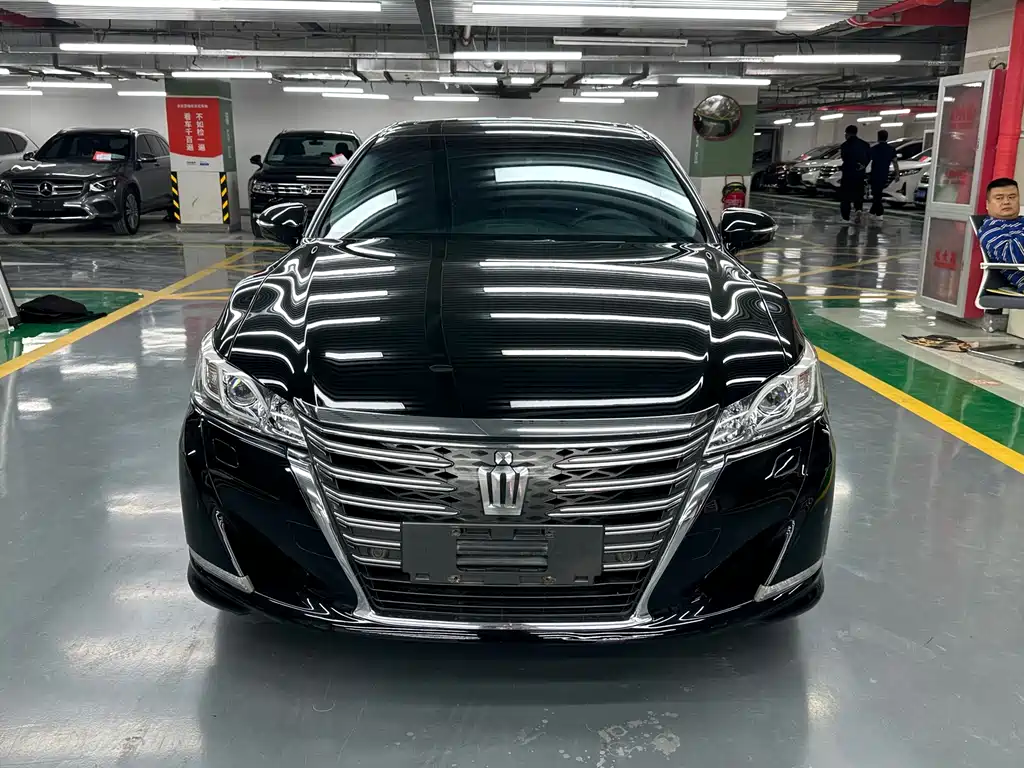 Toyota Crown — миниатюра 2