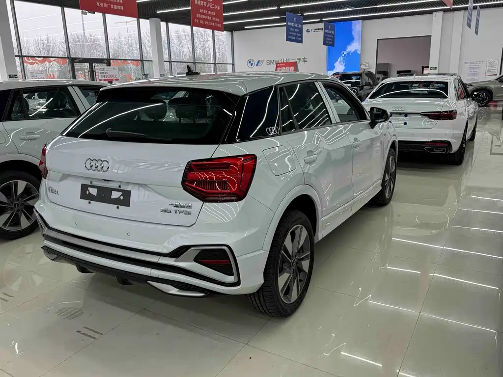 AUDI Q2L