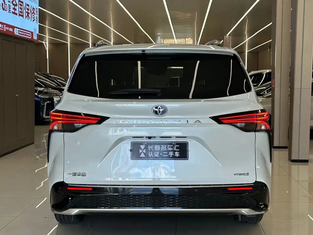 Toyota Granvia — миниатюра 4
