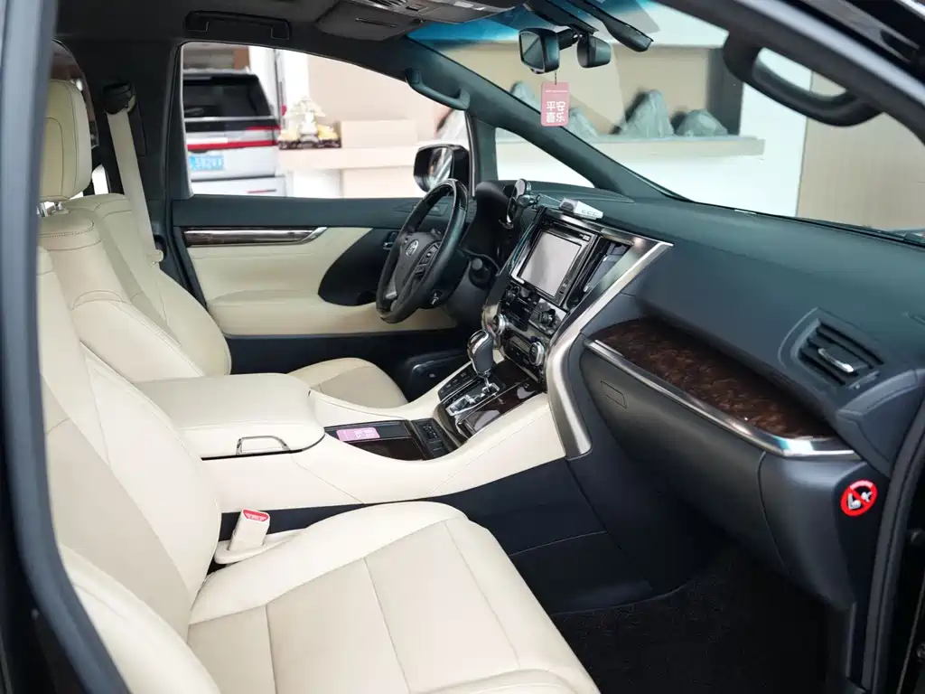 Toyota Alphard — миниатюра 14