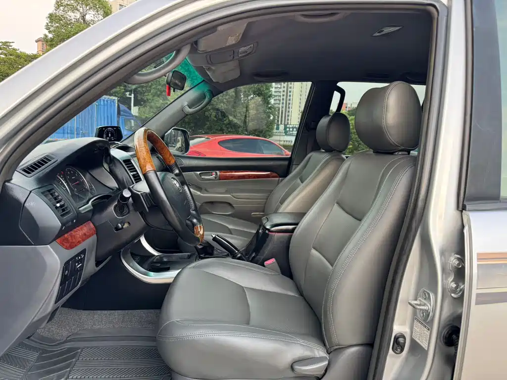 Toyota Land Cruiser Prado 2004 5.7L AT