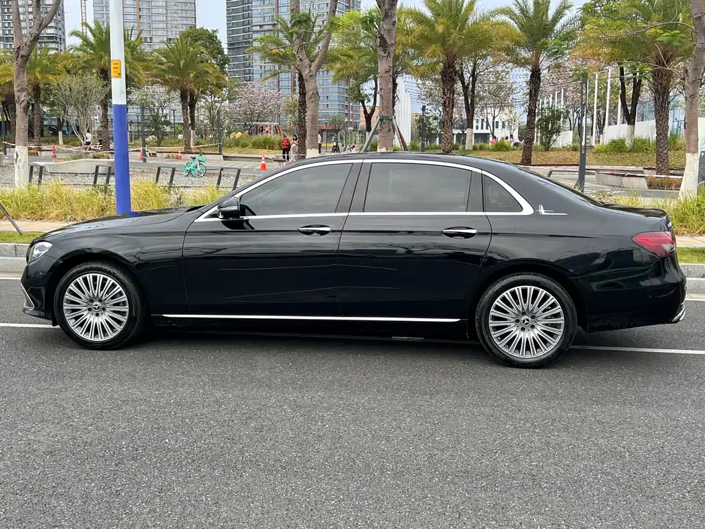 MERCEDES-BENZ E CLASS