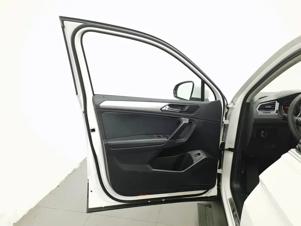 Volkswagen Tiguan L — миниатюра 8