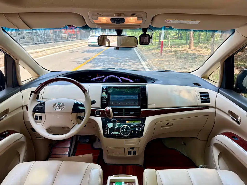 Toyota Previa — миниатюра 9