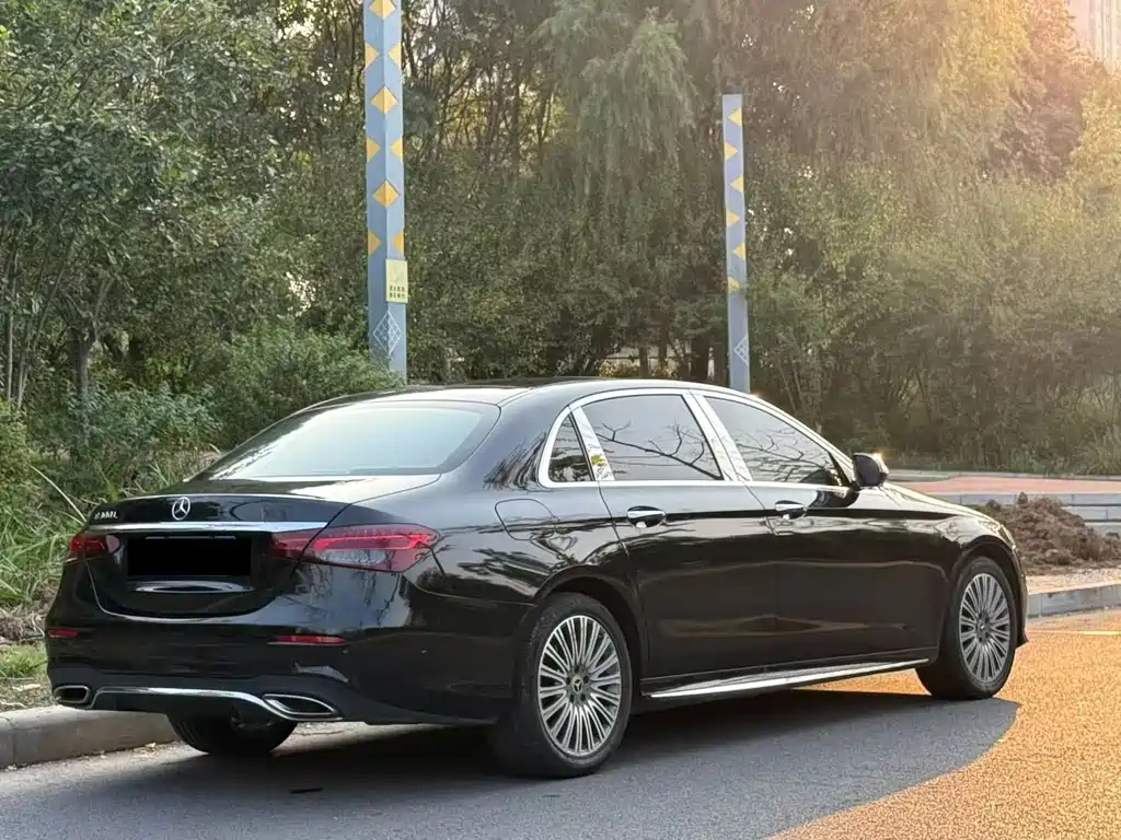 Mercedes-Benz E-Class — миниатюра 9