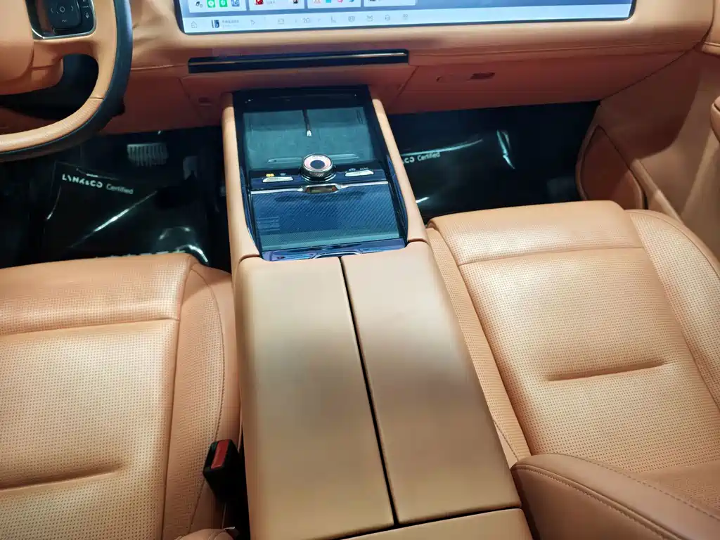 Lynk & Co 900 — миниатюра 3