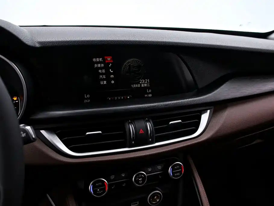 Alfa Romeo Stelvio — миниатюра 8