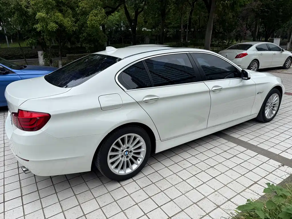 BMW 5 Series (Import) — миниатюра 3