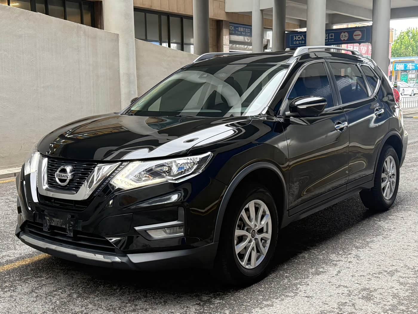 Nissan X-Trail 2.0 л 2023 г. Чёрный, пробег 35000 км