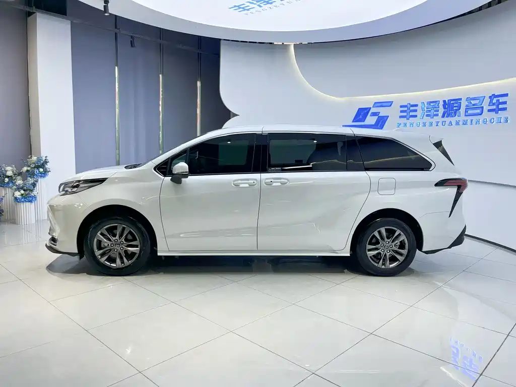 Toyota Sienna — миниатюра 3