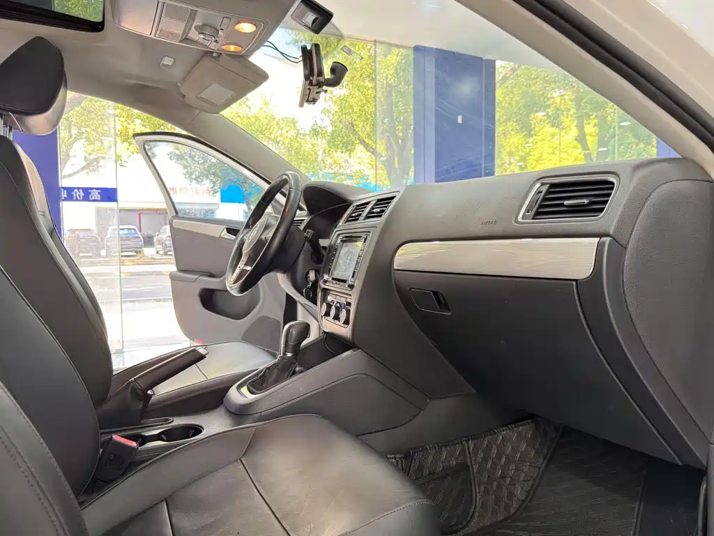 Volkswagen Sagitar — миниатюра 12