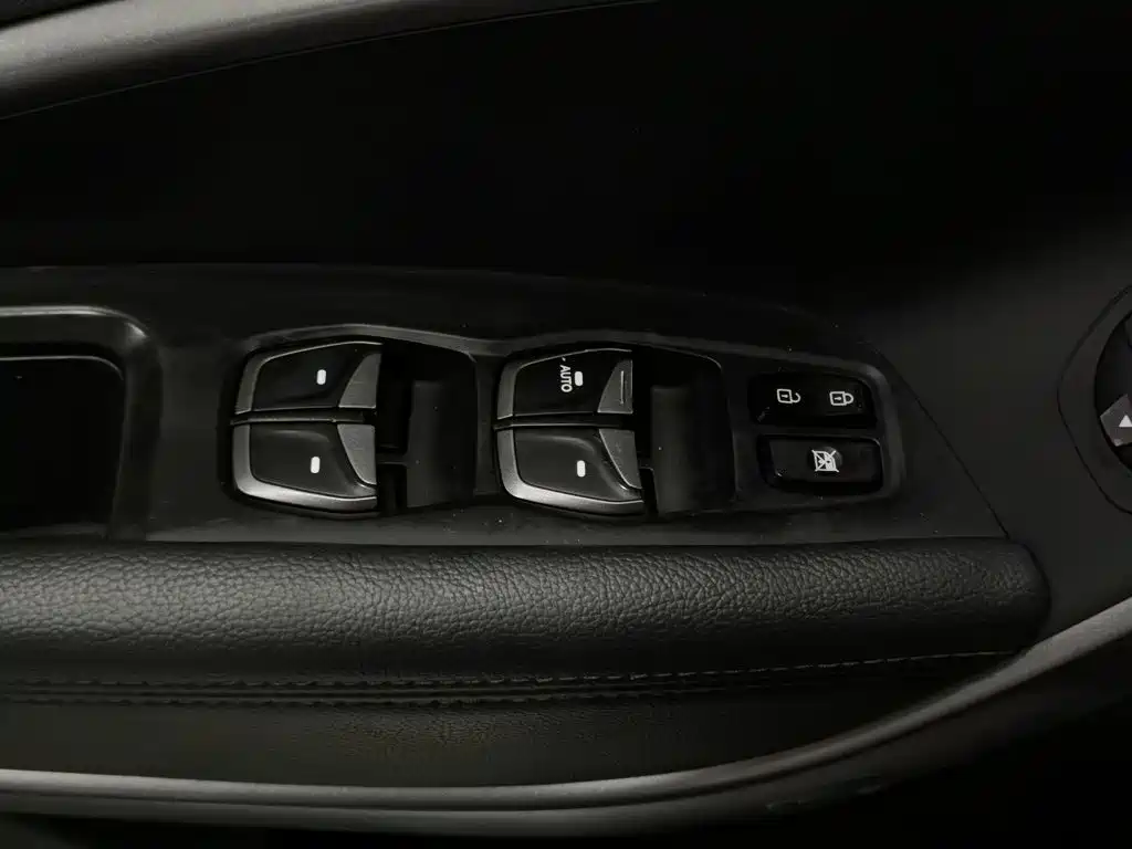 Hyundai Santa Fe — миниатюра 9
