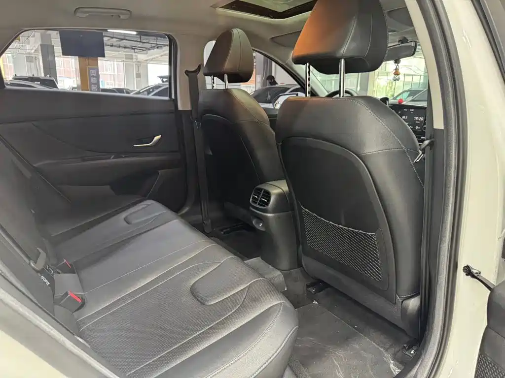 Hyundai Elantra — миниатюра 10