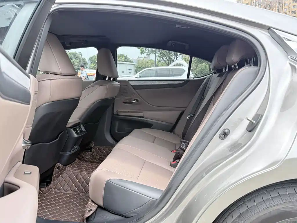 Lexus ES — миниатюра 8