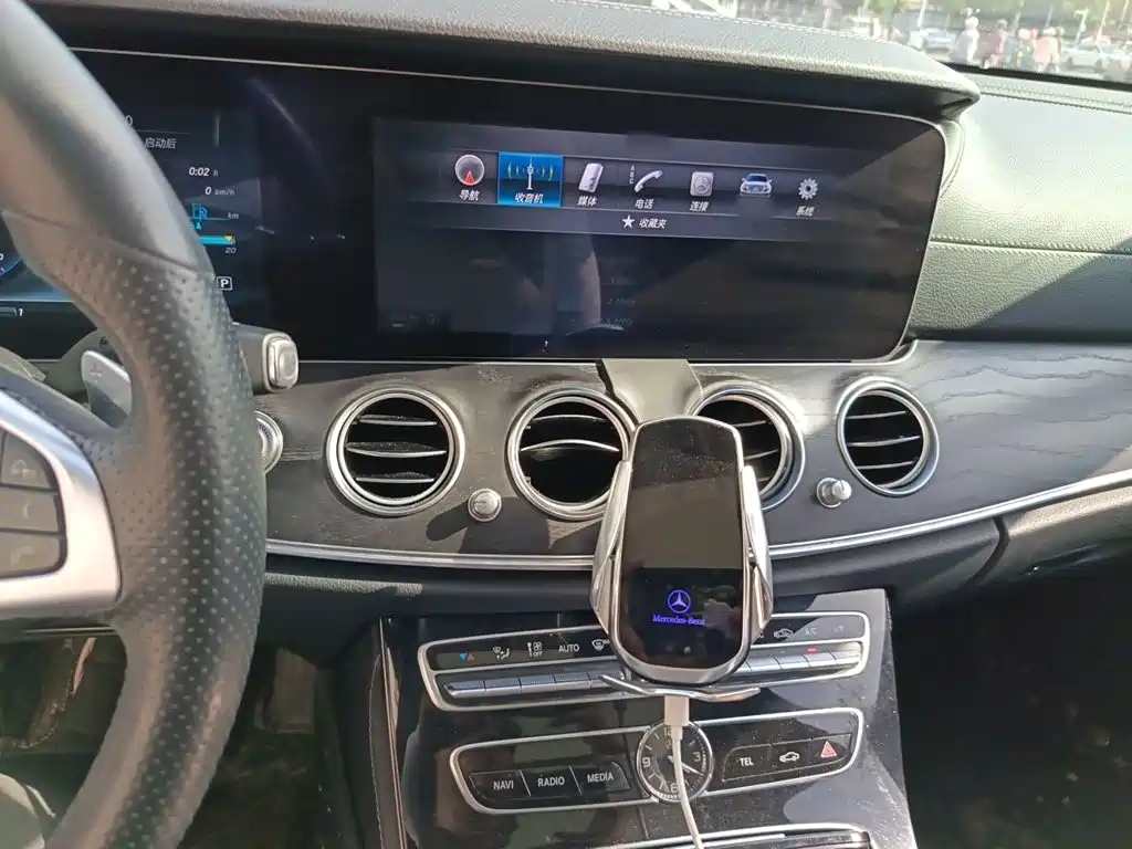 Mercedes-Benz E-Class — миниатюра 6