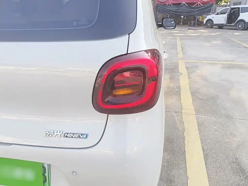 Wuling MINIEV — миниатюра 8