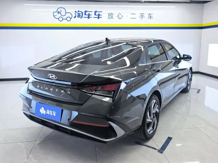 Hyundai Elantra — миниатюра 3