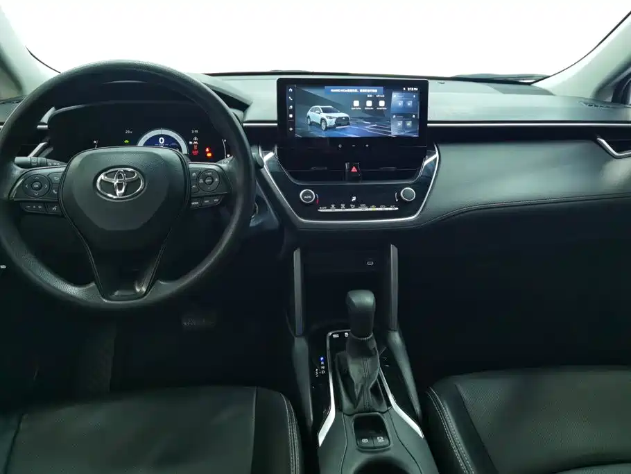 Toyota Corolla Cross — миниатюра 12