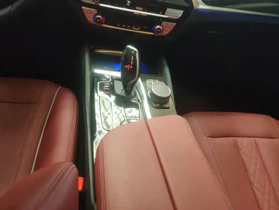 BMW 5 Series — миниатюра 16