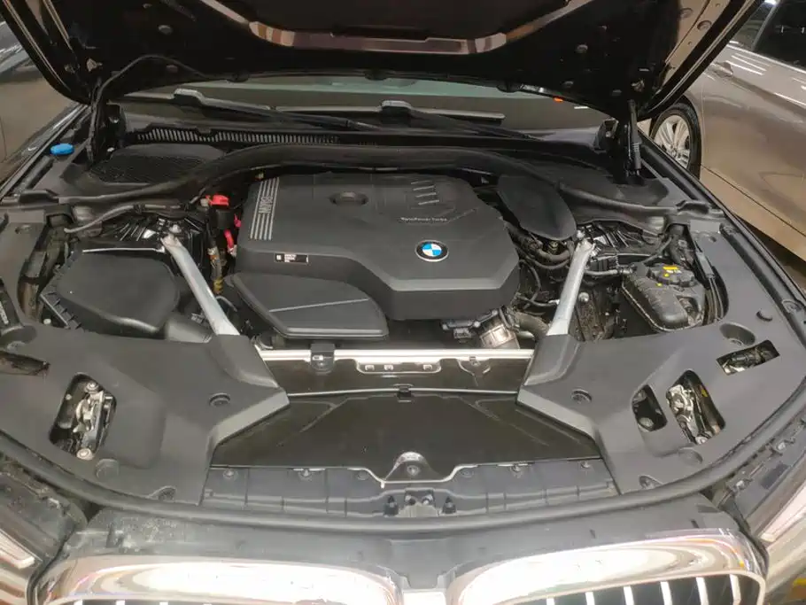 BMW 5 Series — миниатюра 10