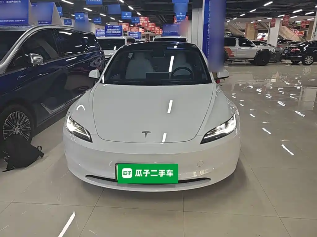Tesla Model 3 — миниатюра 3