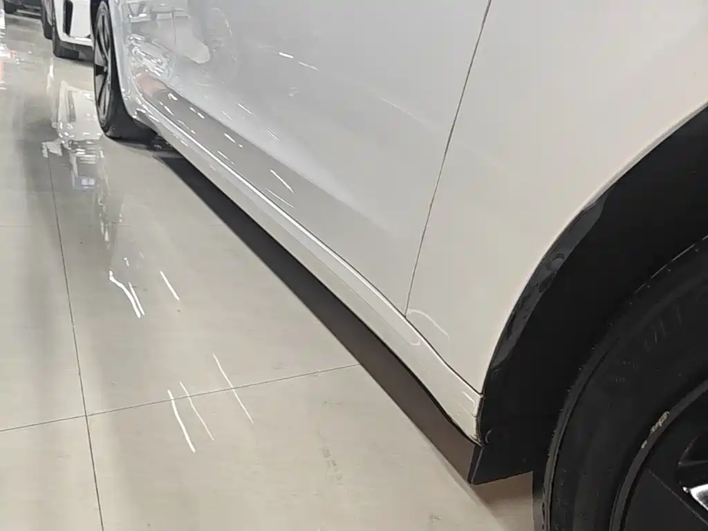 Tesla Model 3 — миниатюра 21