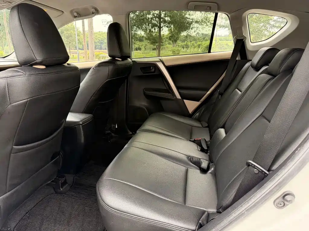 Toyota RAV4 — миниатюра 5