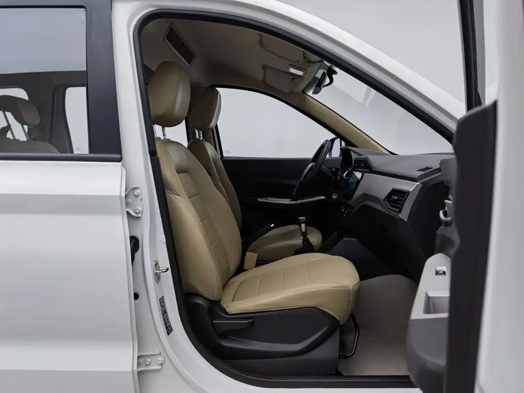 Wuling Hongguang — миниатюра 23