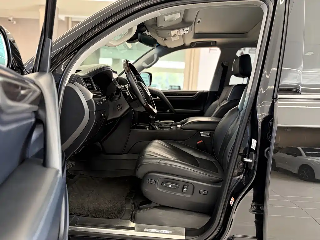 Lexus LX — миниатюра 8